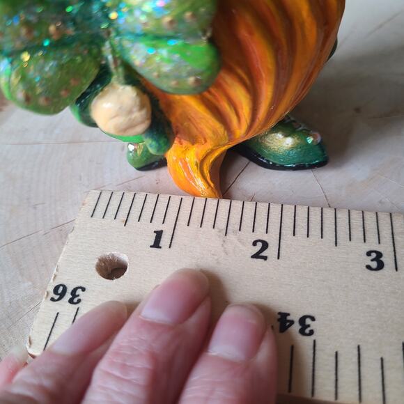 St. Patricks Day Gnome Sparkle Metallic Hand Painted Irish Leprechaun Figure - Picture 9 of 10